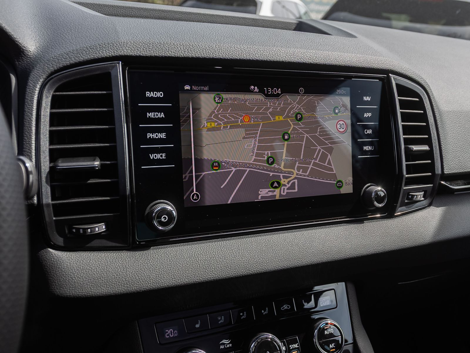 Skoda Karoq Sportline 1.5TSI ACC LED Navi AHK Panorama