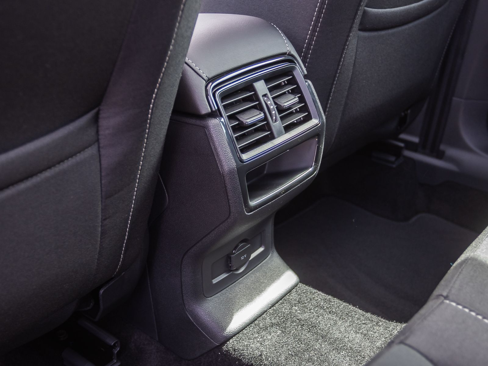Skoda Karoq Sportline 1.5TSI ACC LED Navi AHK Panorama