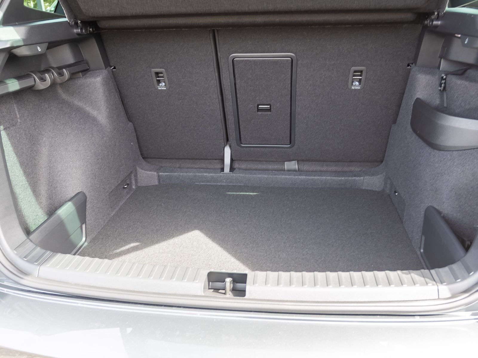 Skoda Karoq Sportline 1.5TSI ACC LED Navi AHK Panorama