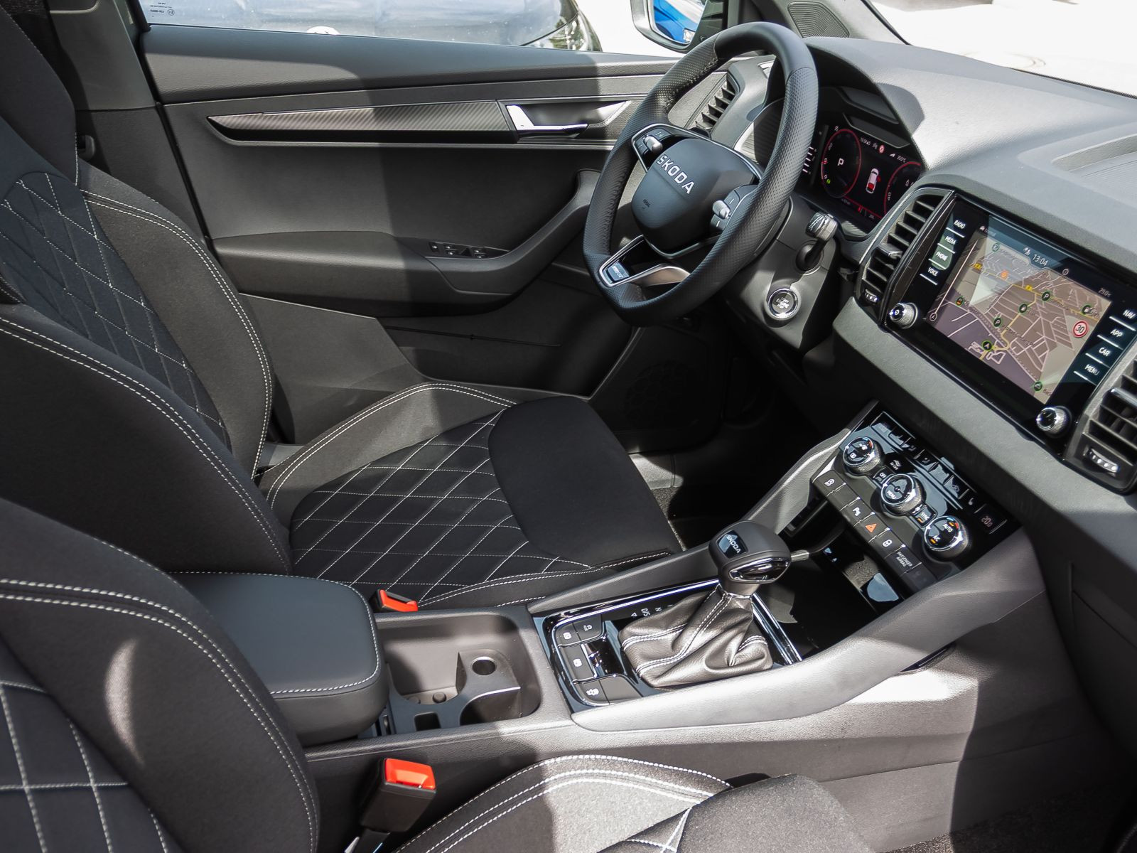Skoda Karoq Sportline 1.5TSI ACC LED Navi AHK Panorama
