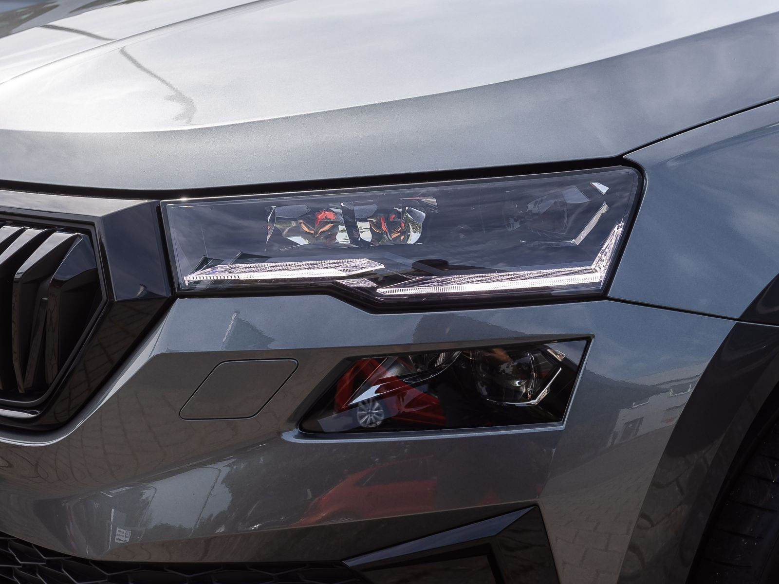 Skoda Karoq Sportline 1.5TSI ACC LED Navi AHK Panorama