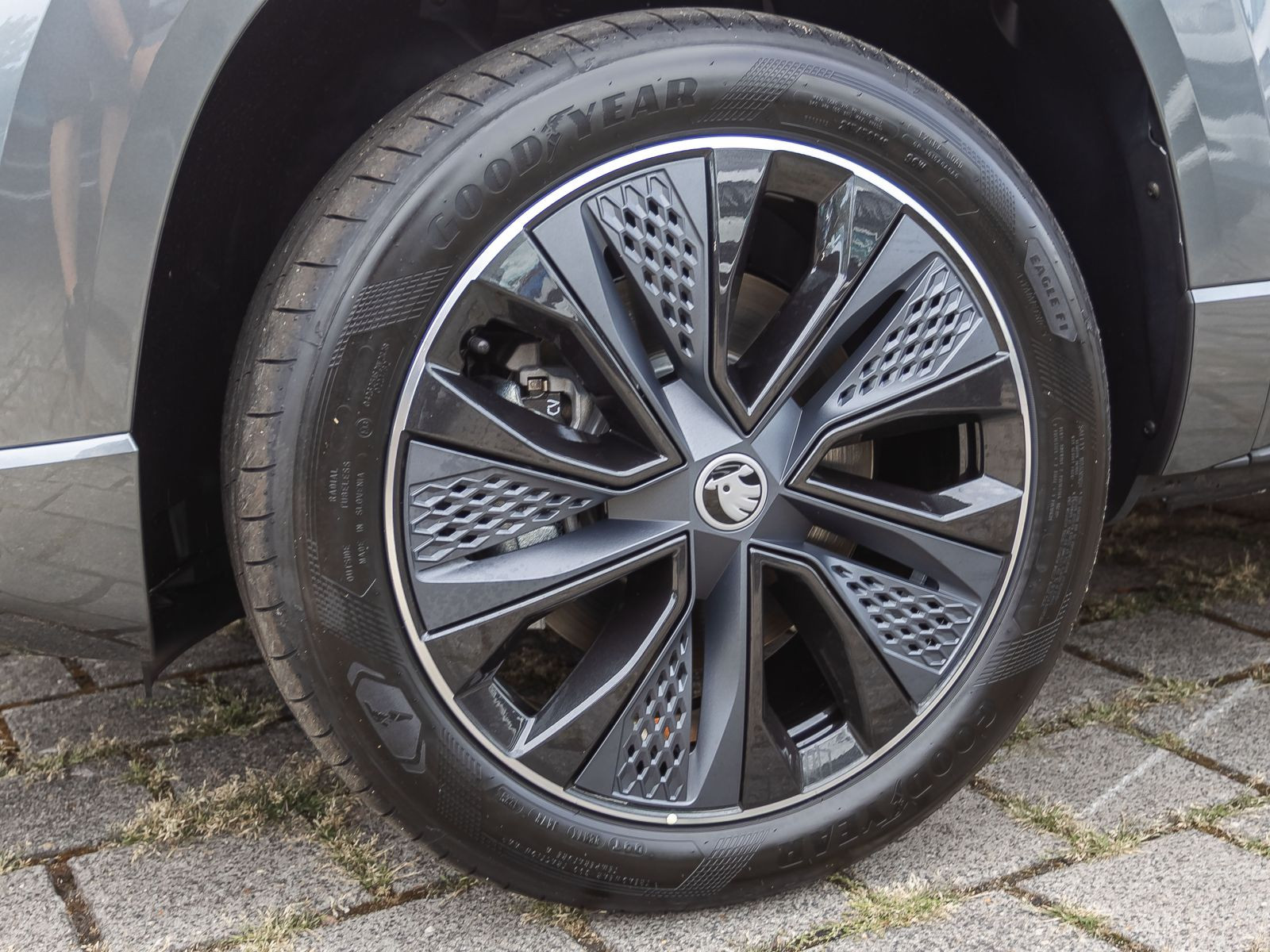 Skoda Karoq Sportline 1.5 TSI ACC Navi LED AHK Panorama