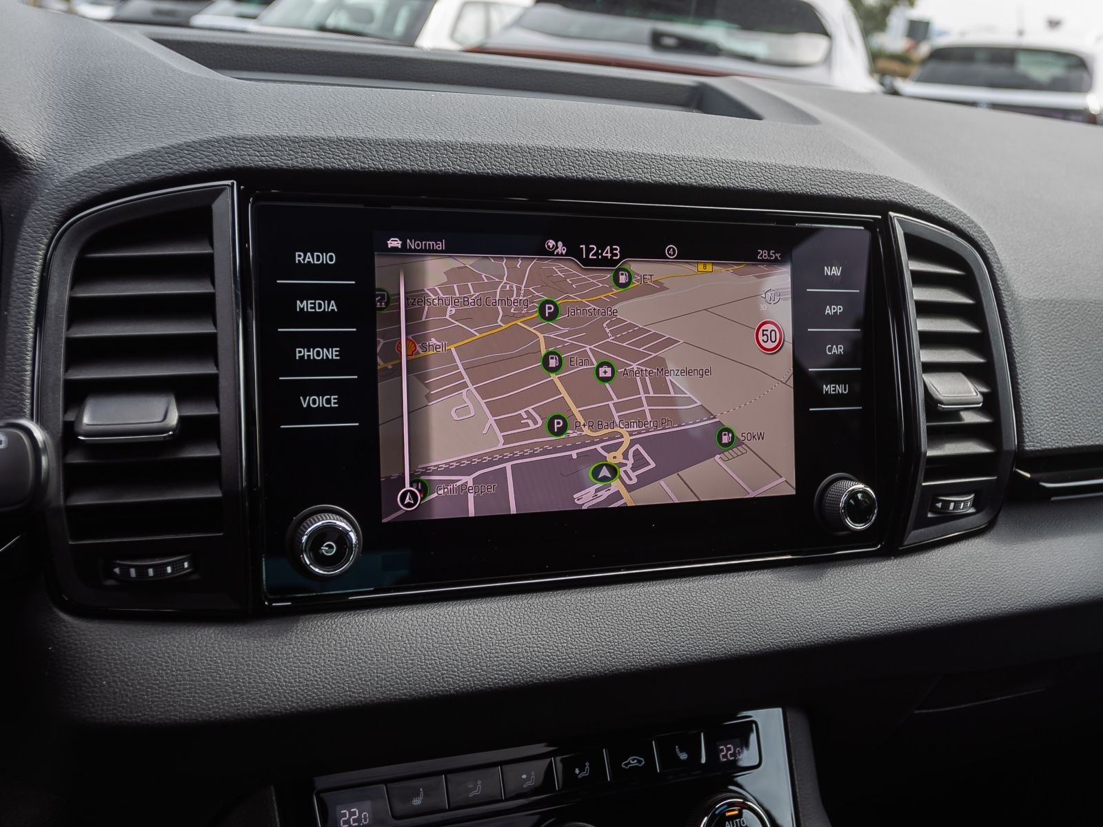 Skoda Karoq Sportline 1.5 TSI ACC Navi LED AHK Panorama