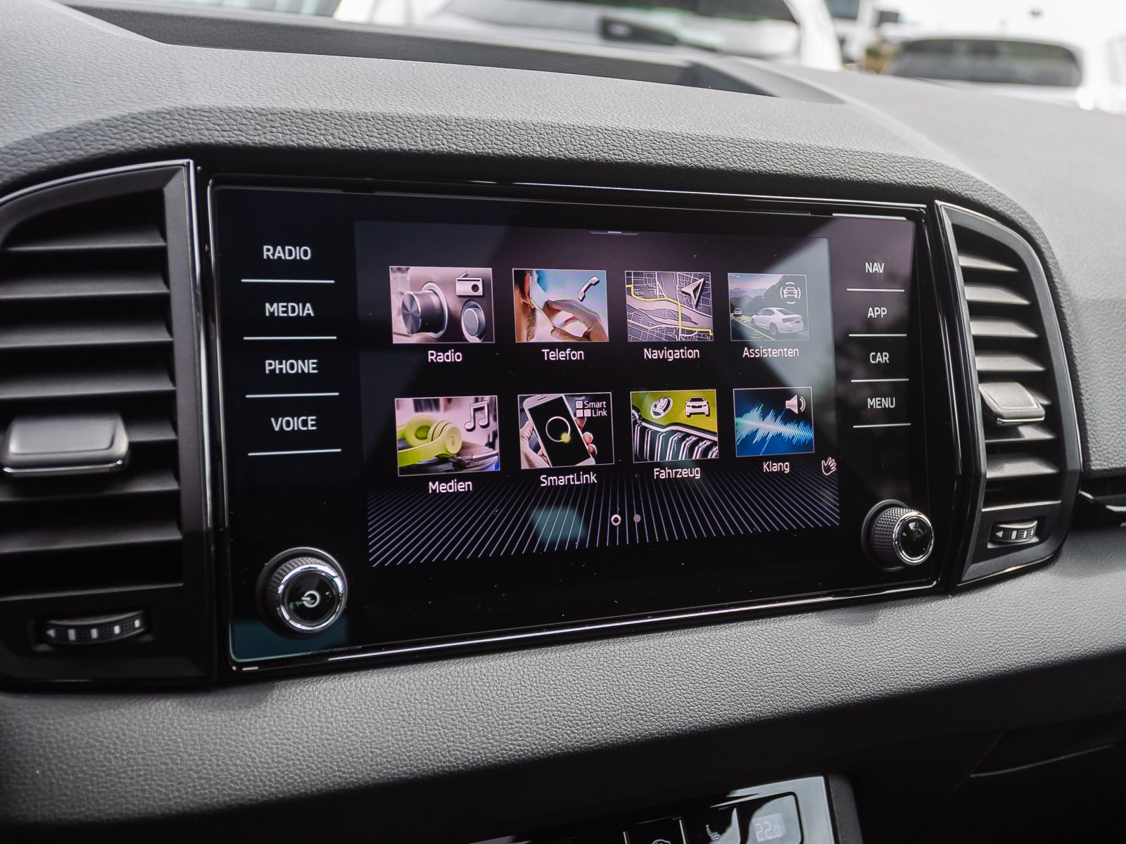 Skoda Karoq Sportline 1.5 TSI ACC Navi LED AHK Panorama
