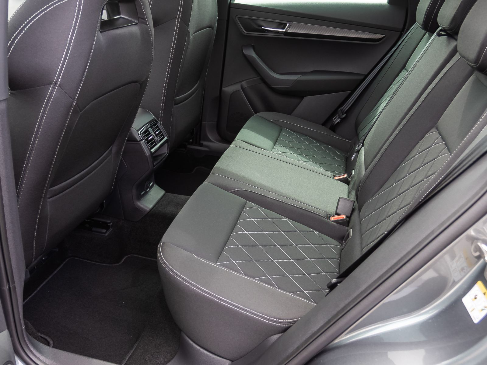 Skoda Karoq Sportline 1.5 TSI ACC Navi LED AHK Panorama