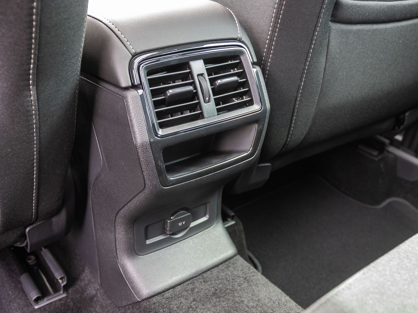 Skoda Karoq Sportline 1.5 TSI ACC Navi LED AHK Panorama