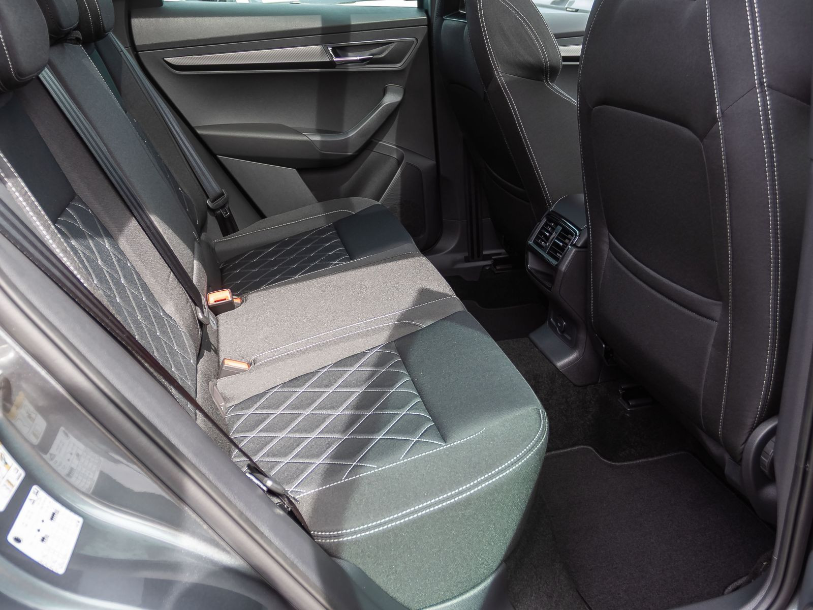 Skoda Karoq Sportline 1.5 TSI ACC Navi LED AHK Panorama