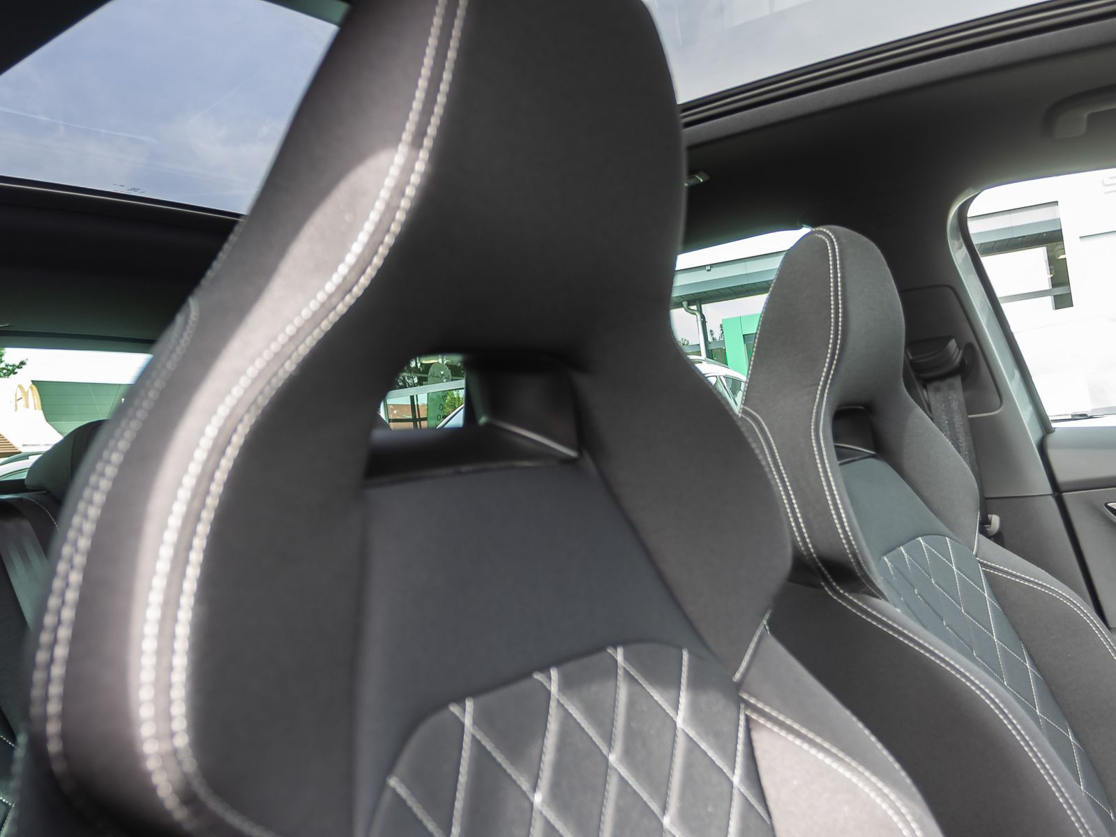 Skoda Karoq Sportline 1.5 TSI ACC Navi LED AHK Panorama