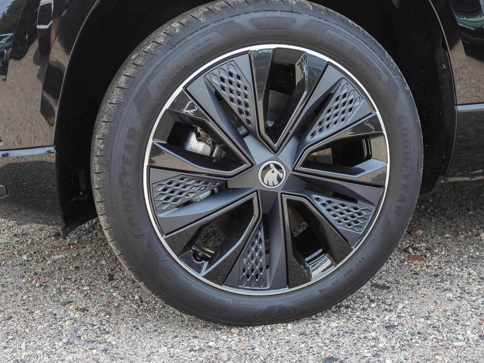 Skoda Karoq Sportline 1.5TSI ACC Panorama Navi LED AHK