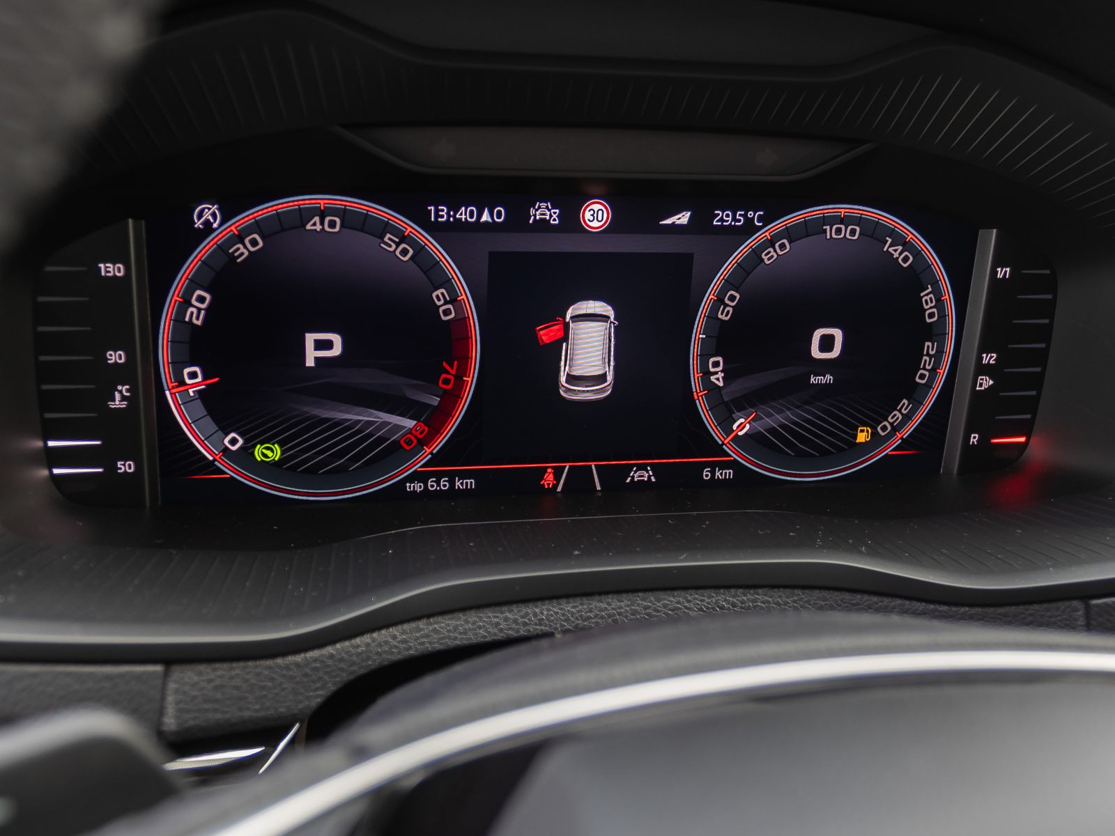 Skoda Karoq Sportline 1.5TSI ACC Panorama Navi LED AHK