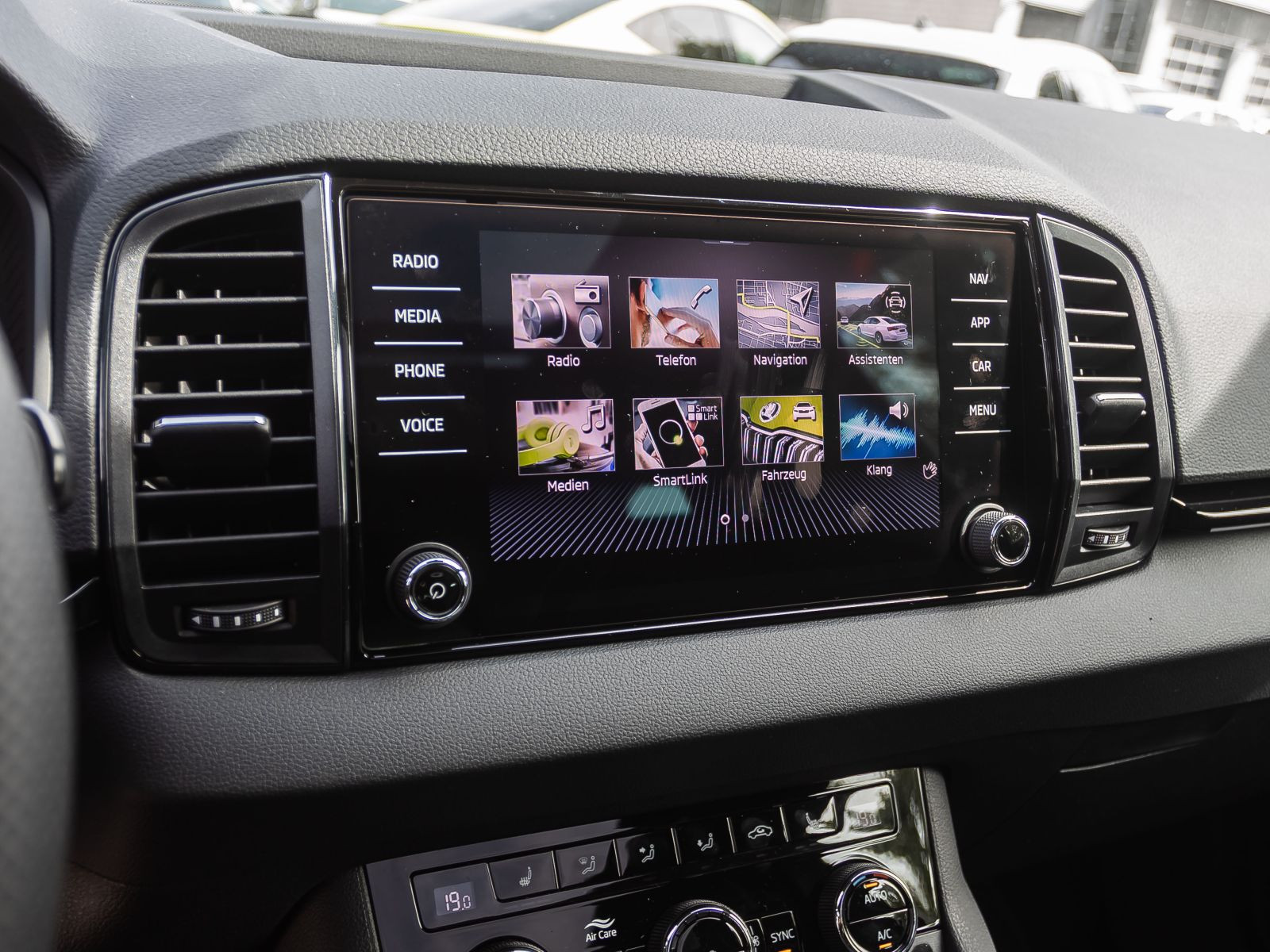 Skoda Karoq Sportline 1.5TSI ACC Panorama Navi LED AHK