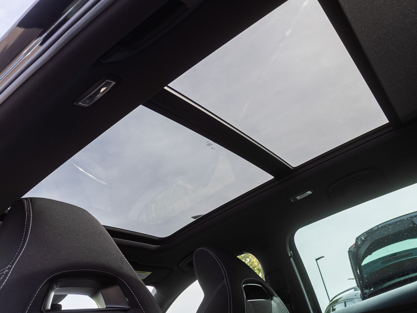 Skoda Karoq Sportline 1.5TSI ACC Panorama Navi LED AHK