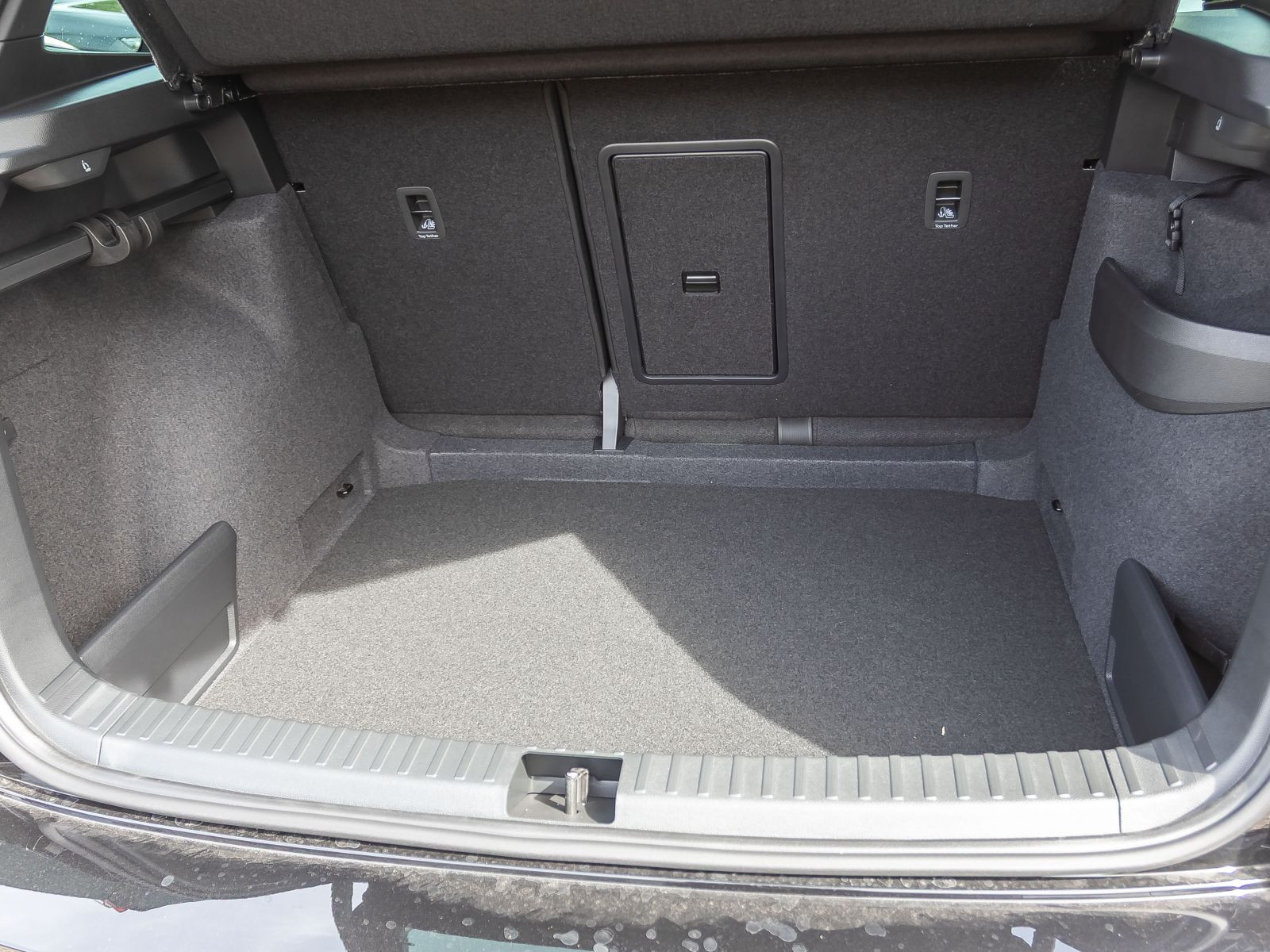 Skoda Karoq Sportline 1.5TSI ACC Panorama Navi LED AHK