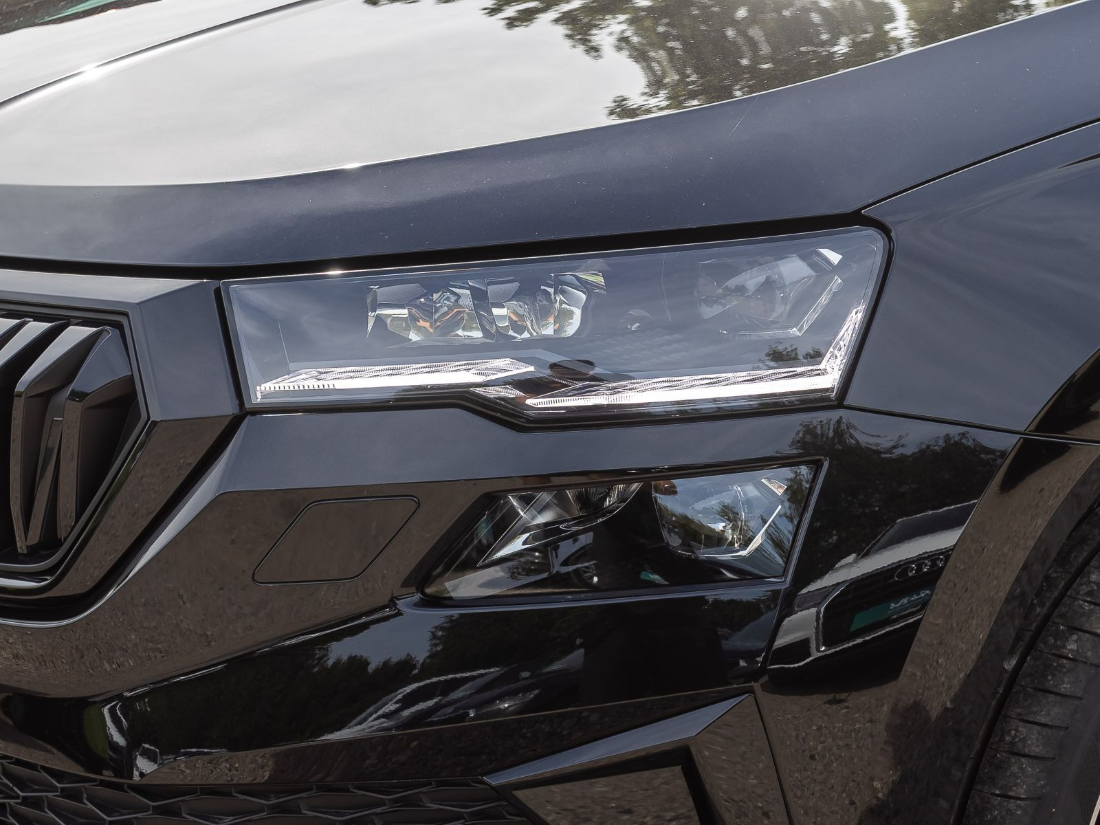 Skoda Karoq Sportline 1.5TSI ACC Panorama Navi LED AHK