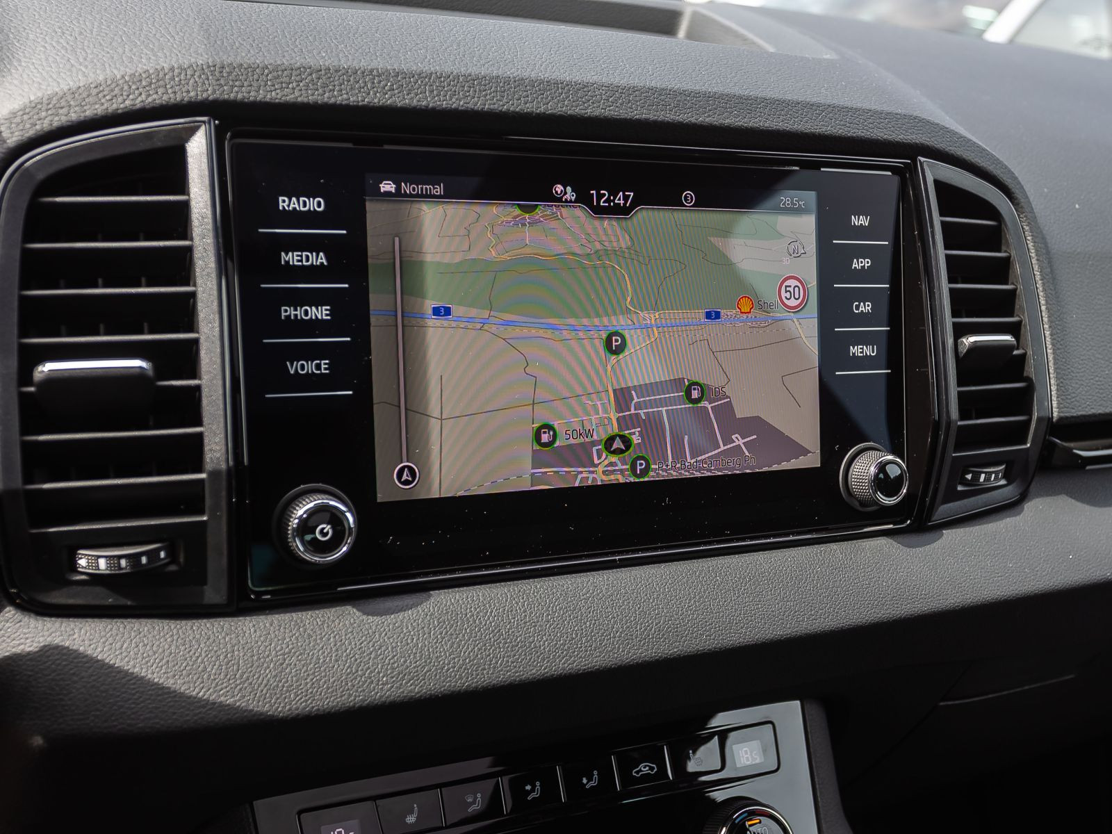 Skoda Karoq Sportline 1.5TSI ACC NAVI LED AHK Panorama
