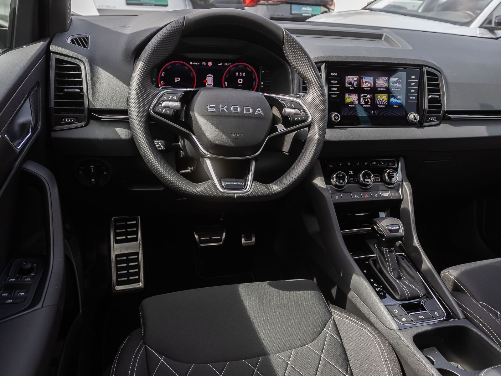 Skoda Karoq Sportline 1.5TSI ACC NAVI LED AHK Panorama