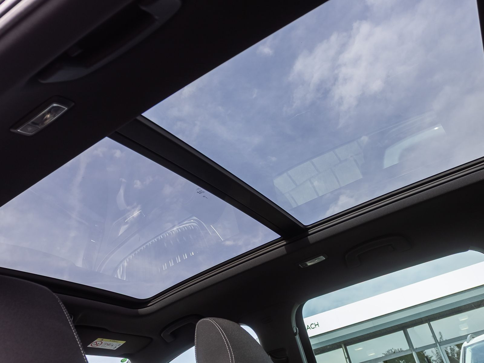 Skoda Karoq Sportline 1.5TSI ACC NAVI LED AHK Panorama