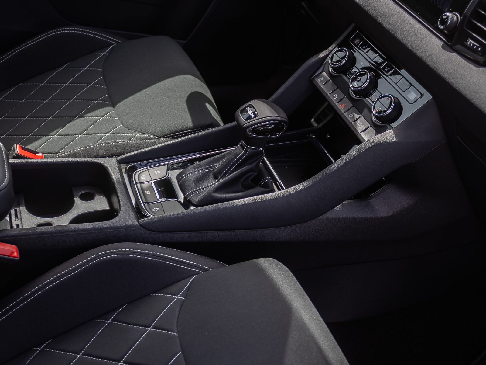 Skoda Karoq Sportline 1.5TSI ACC NAVI LED AHK Panorama