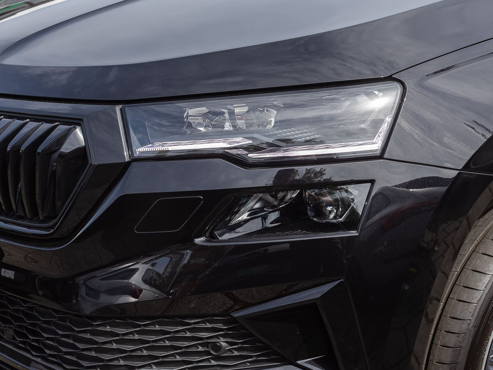 Skoda Karoq Sportline 1.5TSI ACC NAVI LED AHK Panorama