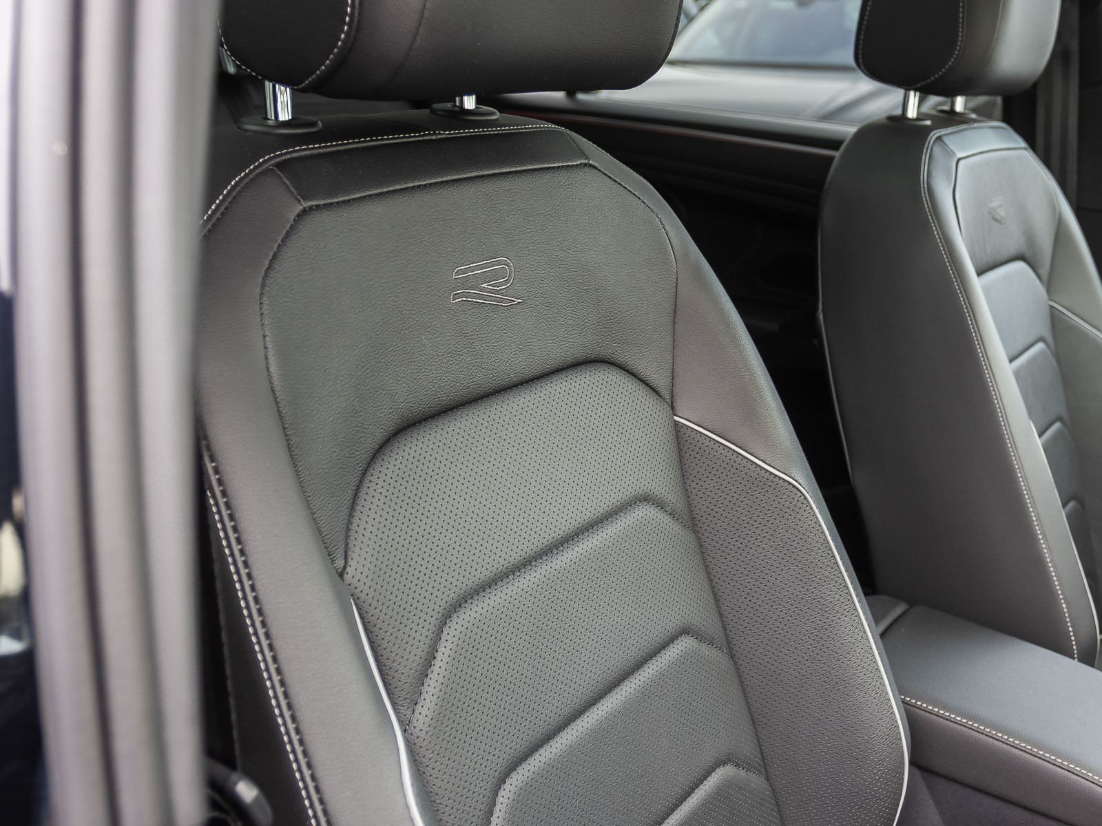 Volkswagen Tiguan Allspace 2.0 TSI R-Line 4M DSG HUD Matrix