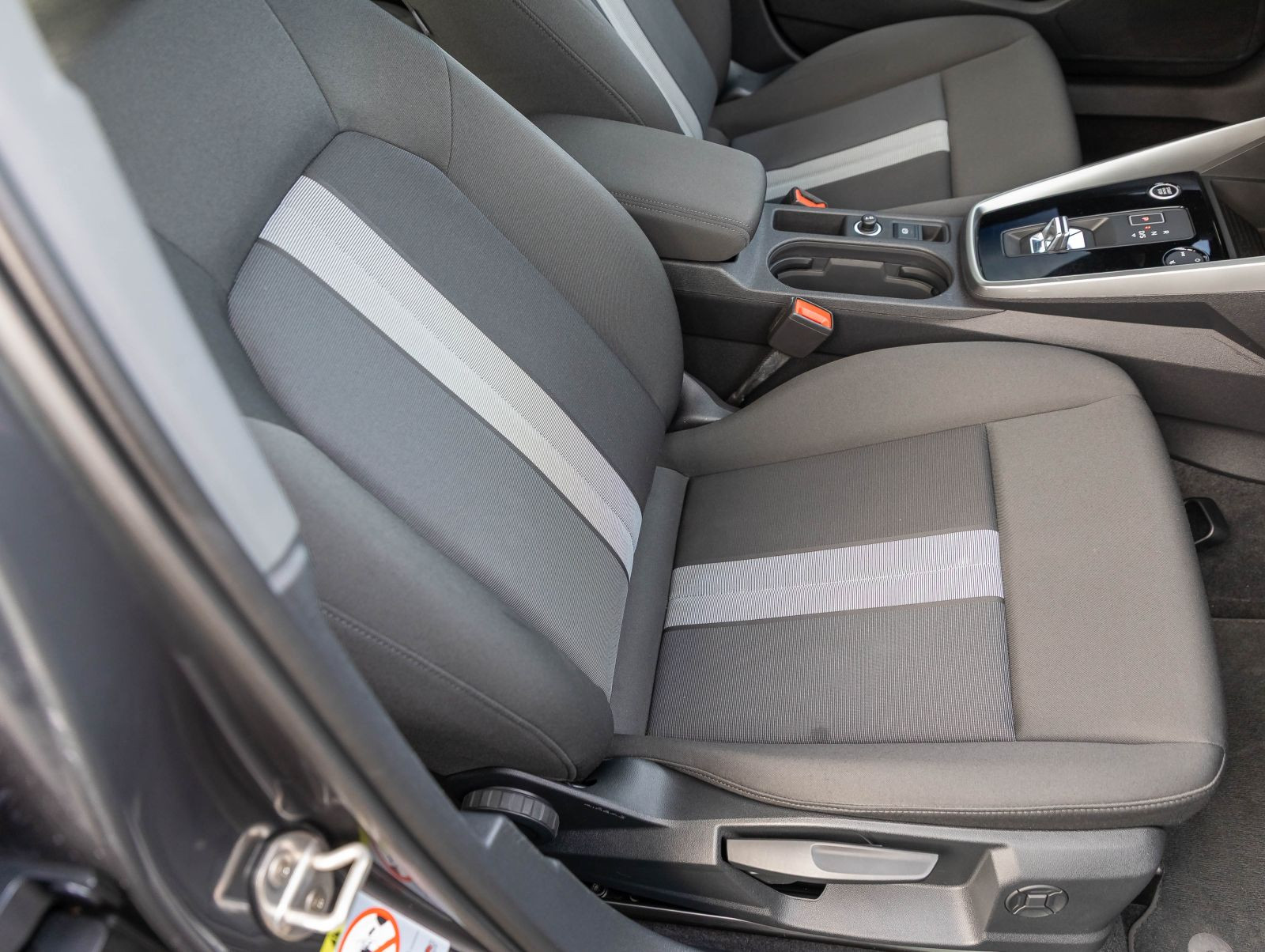 Audi A3 Sportback Advanced 30TFSI Stronic LED GRA AHK