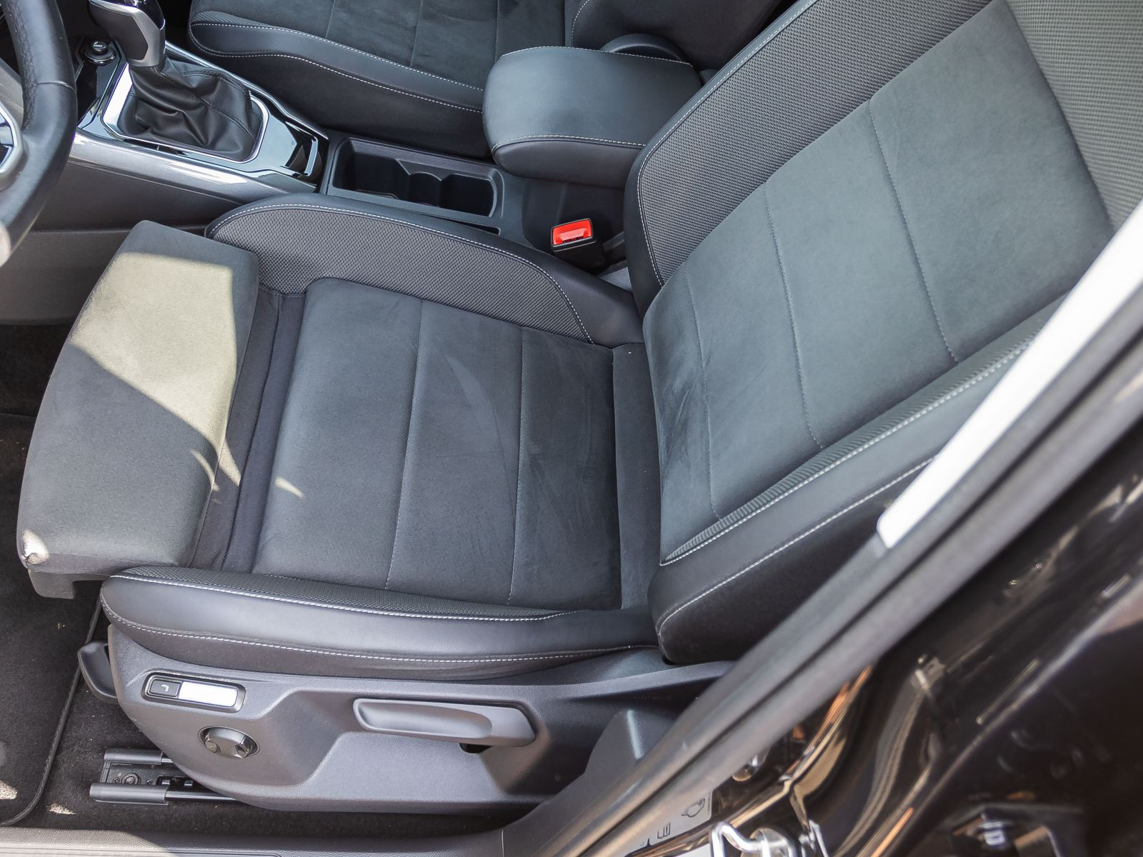 Volkswagen T-Roc 1.5 TSI DSG Style, AHK, Navi, LED-Plus, App-Connect