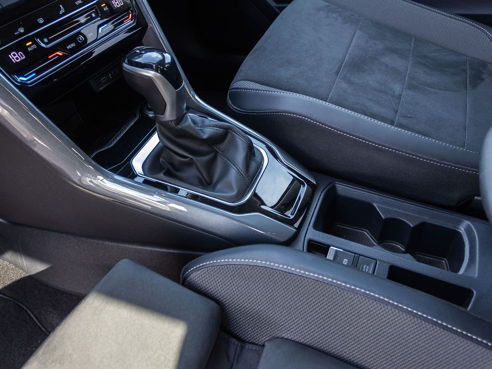 Volkswagen T-Roc 1.5 TSI DSG Style, AHK, Navi, LED-Plus, App-Connect