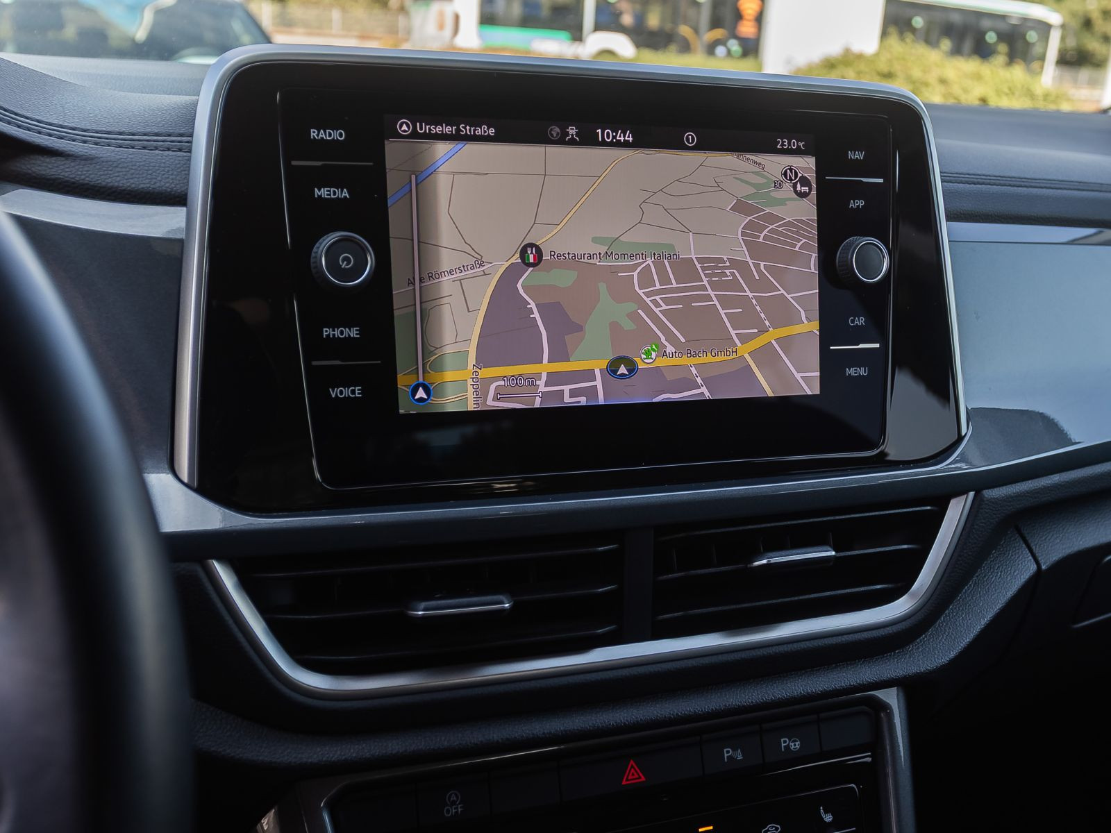 Volkswagen T-Roc 1.5 TSI DSG Style, AHK, Navi, LED-Plus, App-Connect