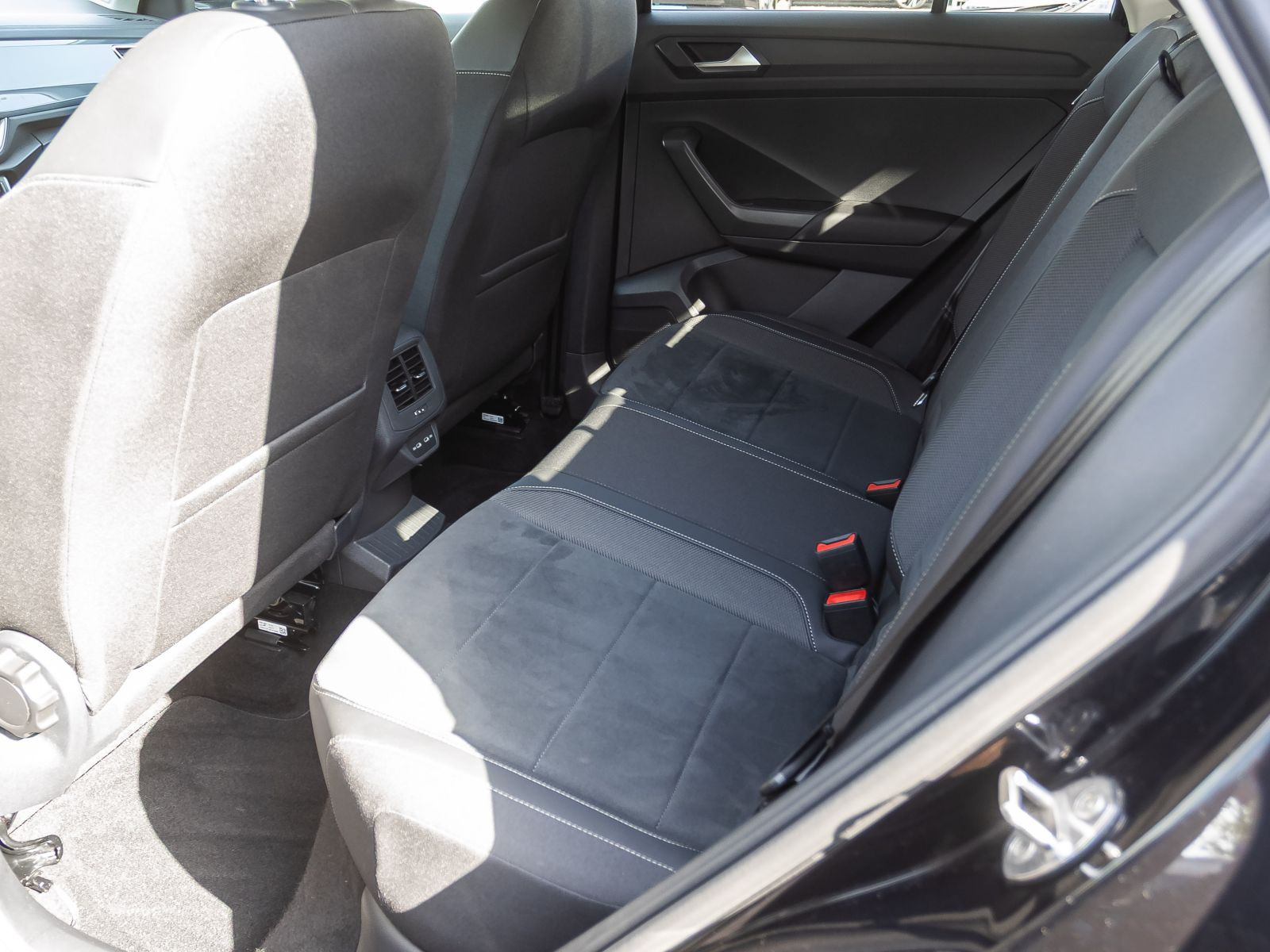 Volkswagen T-Roc 1.5 TSI DSG Style, AHK, Navi, LED-Plus, App-Connect
