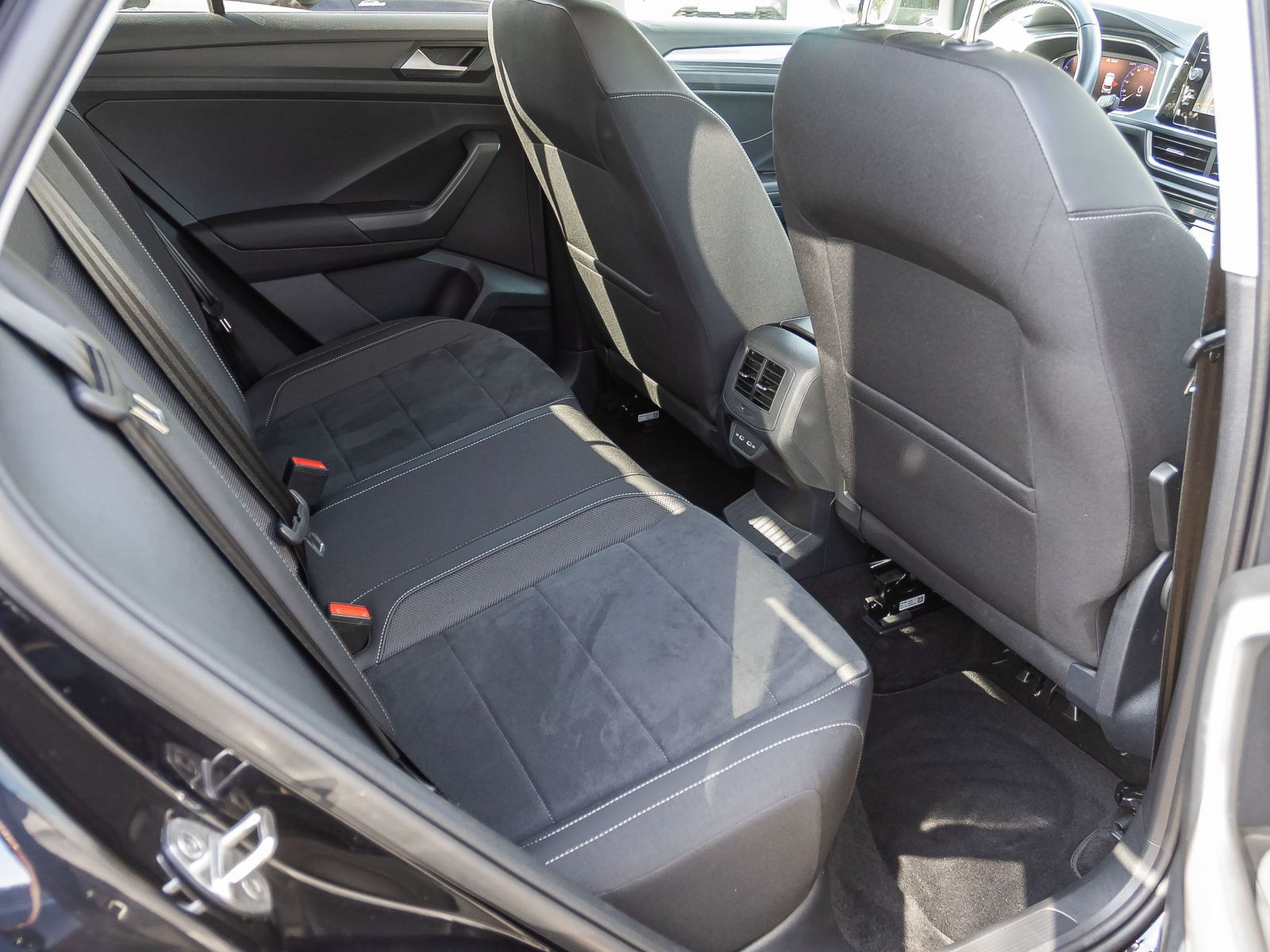 Volkswagen T-Roc 1.5 TSI DSG Style, AHK, Navi, LED-Plus, App-Connect