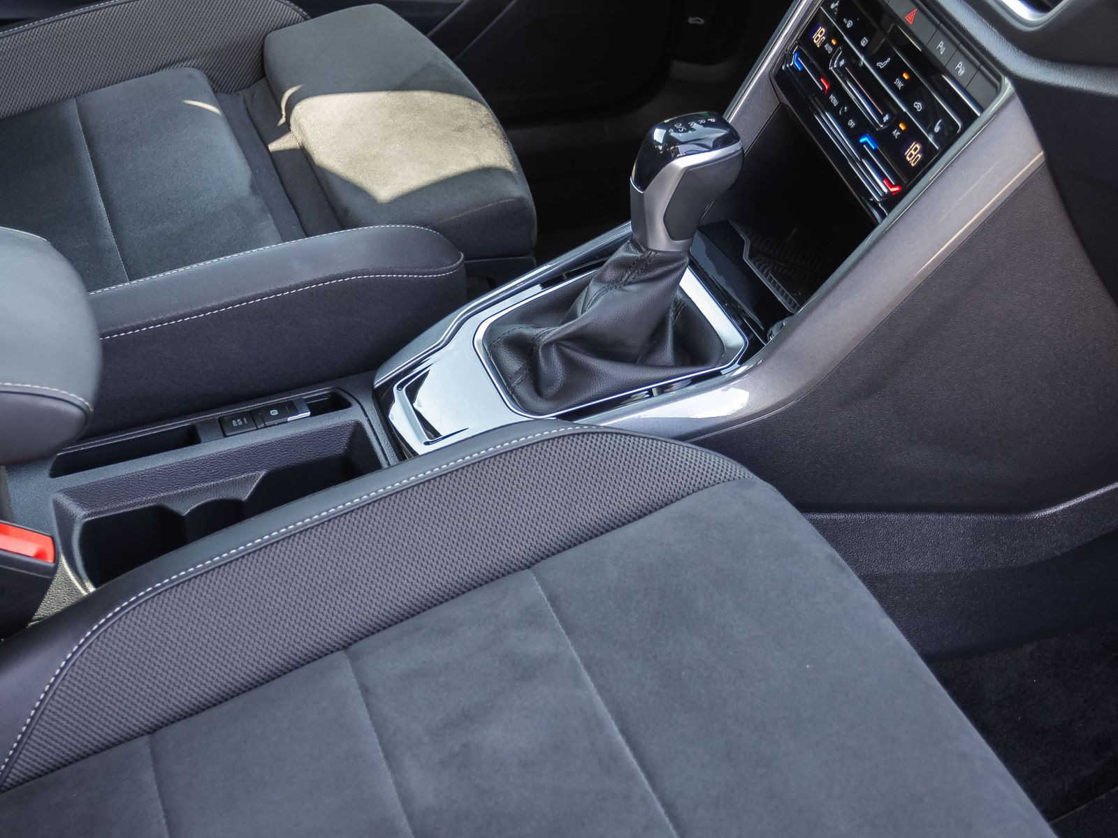 Volkswagen T-Roc 1.5 TSI DSG Style, AHK, Navi, LED-Plus, App-Connect