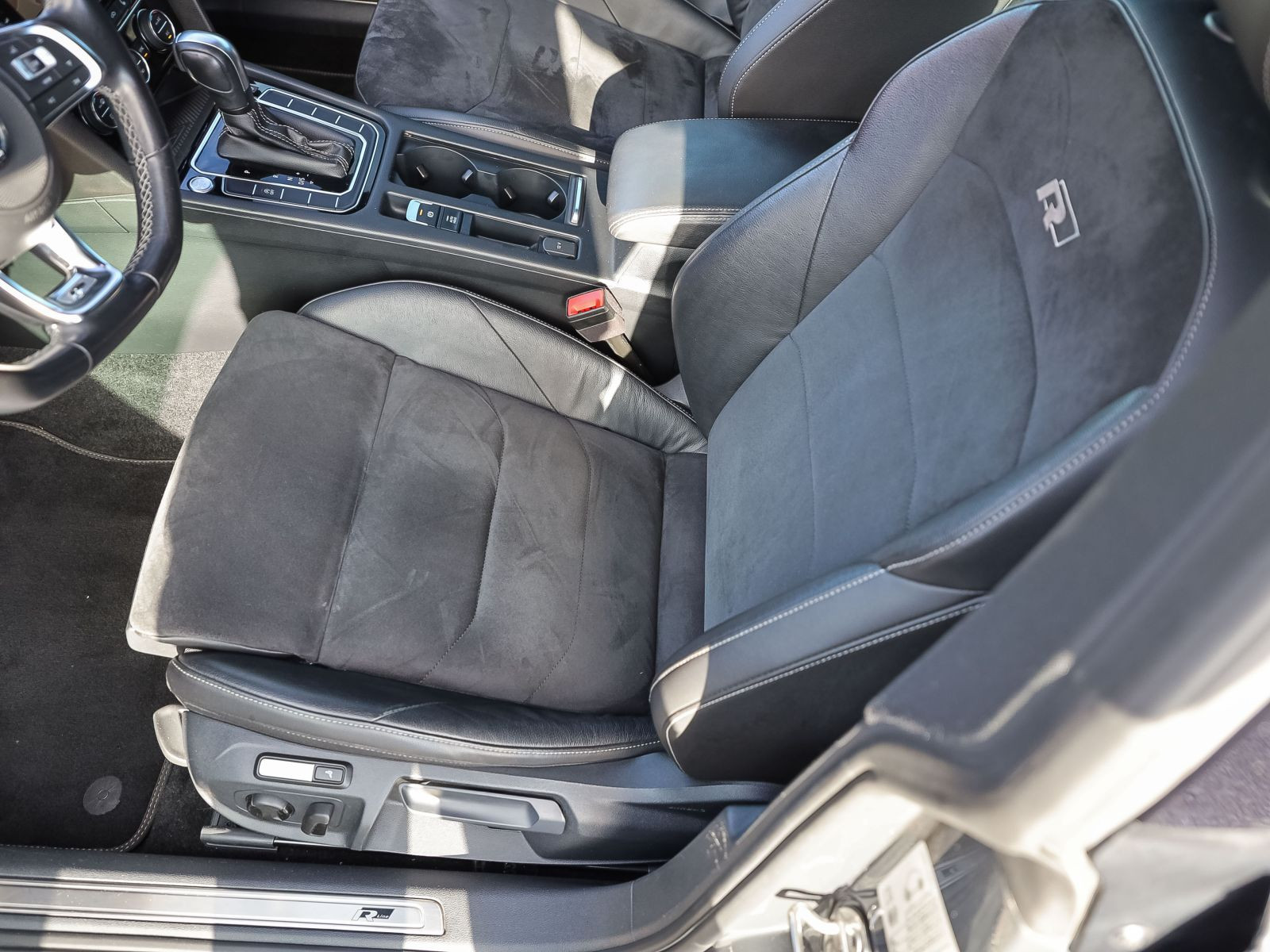 Volkswagen Arteon 2.0 TSI DSG R-Line Navi Panorama AHK ACC