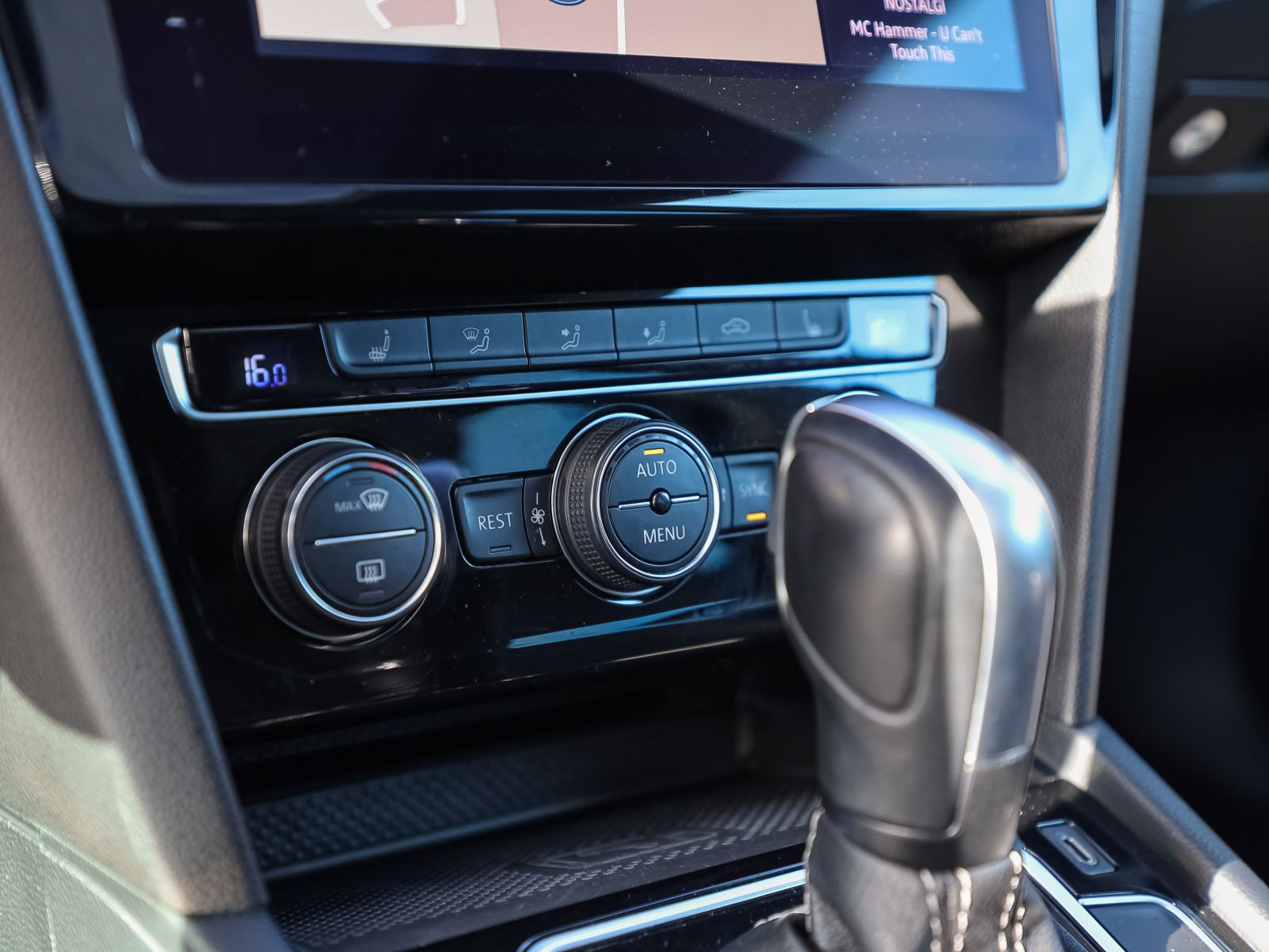 Volkswagen Arteon 2.0 TSI DSG R-Line Navi Panorama AHK ACC