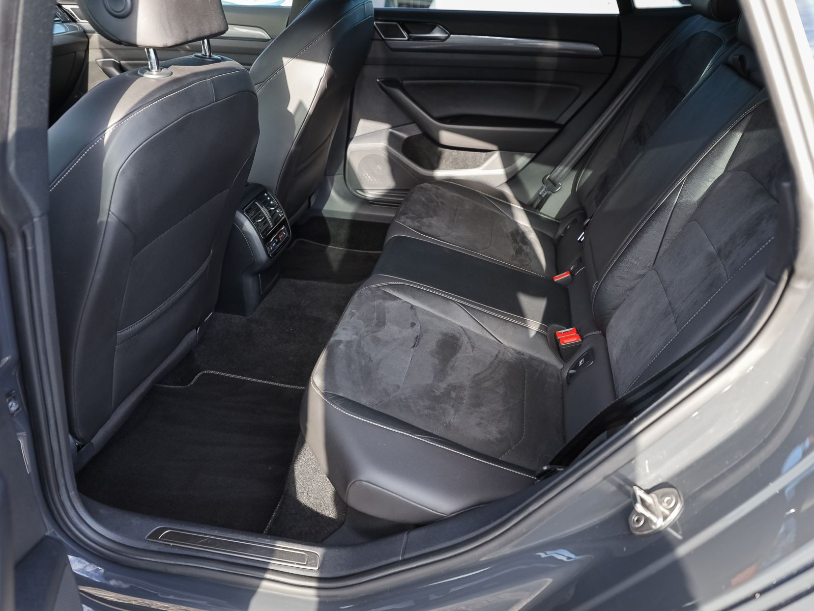 Volkswagen Arteon 2.0 TSI DSG R-Line Navi Panorama AHK ACC