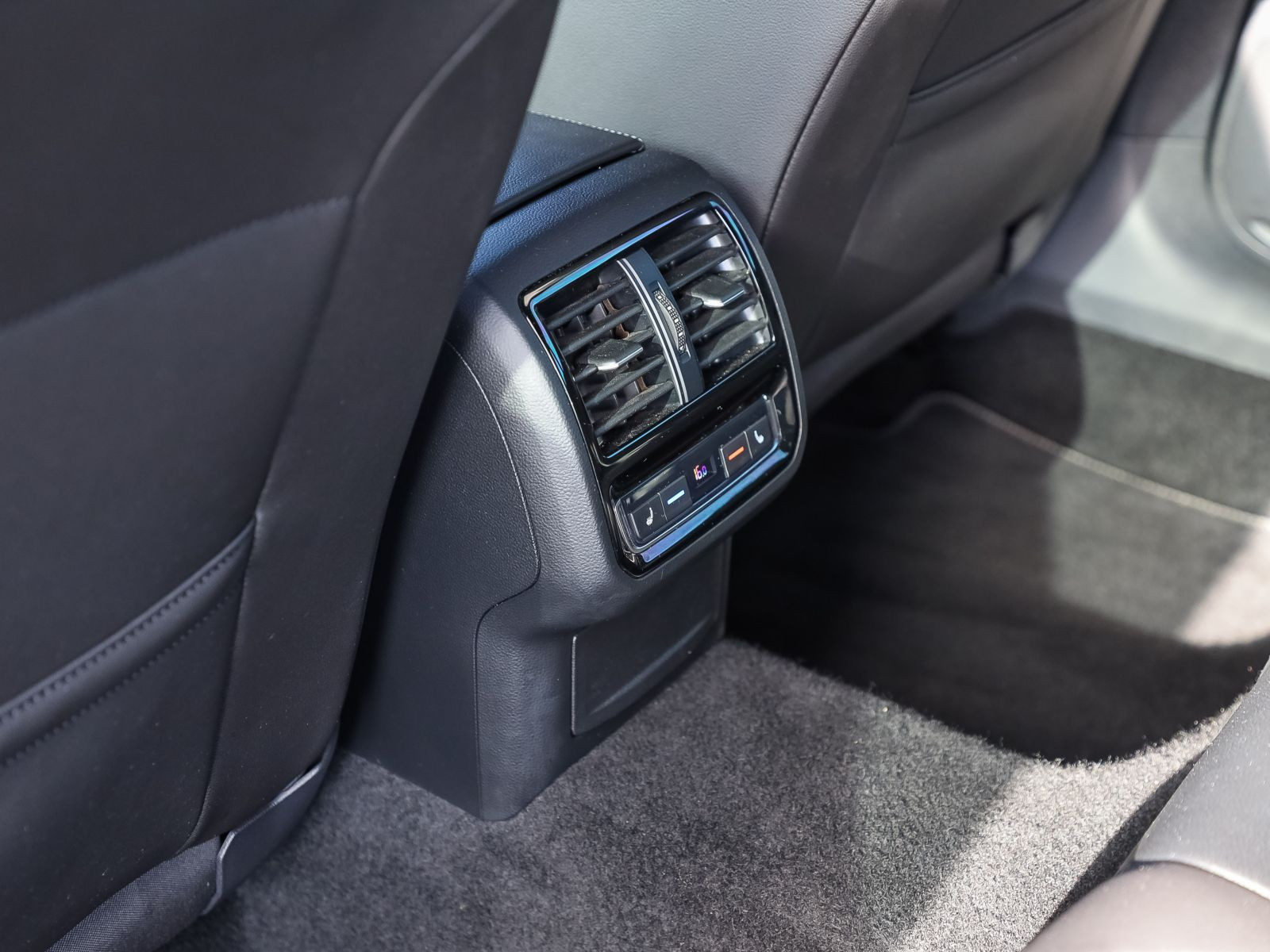 Volkswagen Arteon 2.0 TSI DSG R-Line Navi Panorama AHK ACC