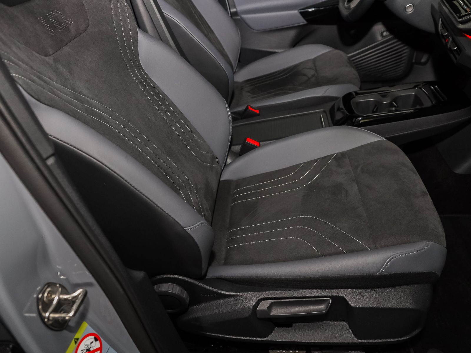 Volkswagen ID.4 Pure electric, Navi, LED, Rückfahrkamera, Standklimatisierung, App-Connect
