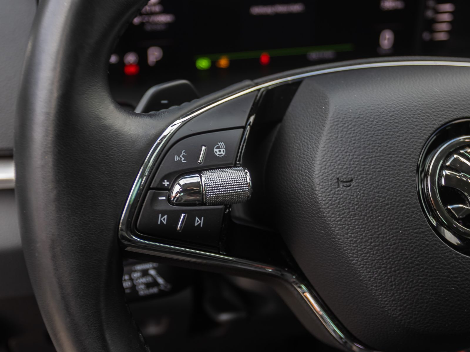 Skoda Karoq Tour 1.5TSI ACC Navi EPH LED CarPlay