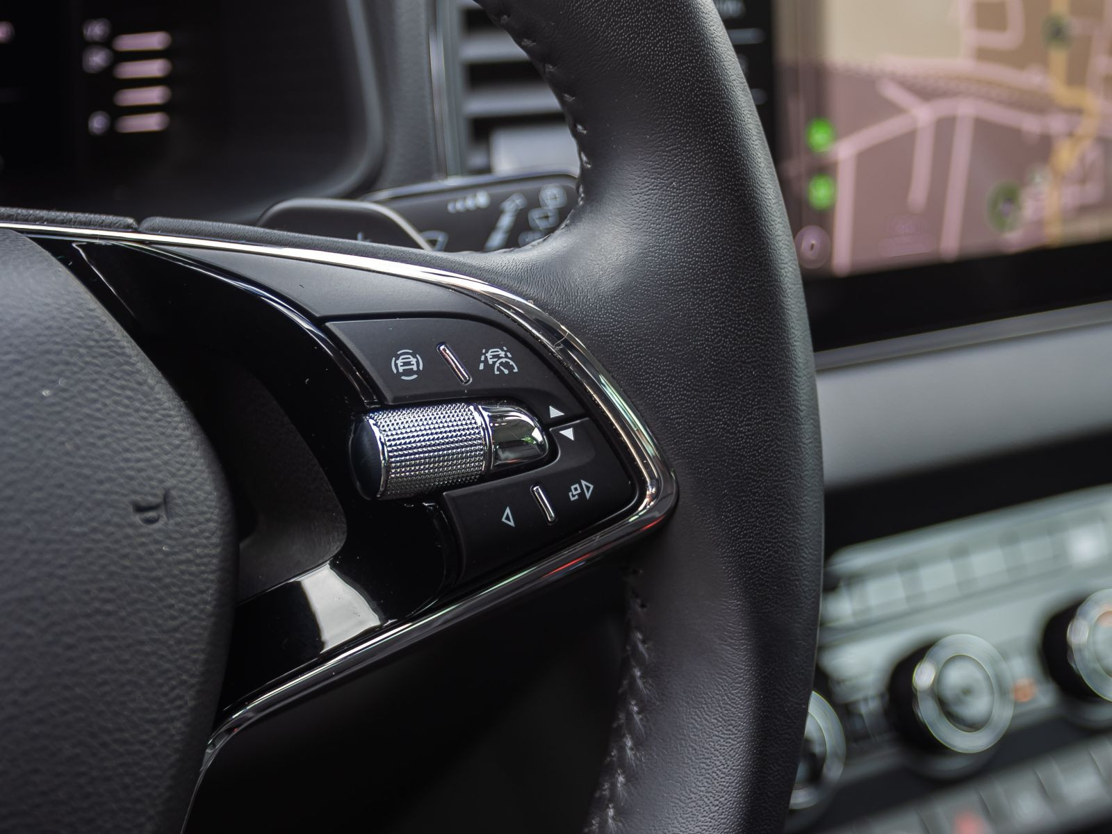 Skoda Karoq Tour 1.5TSI ACC Navi EPH LED CarPlay