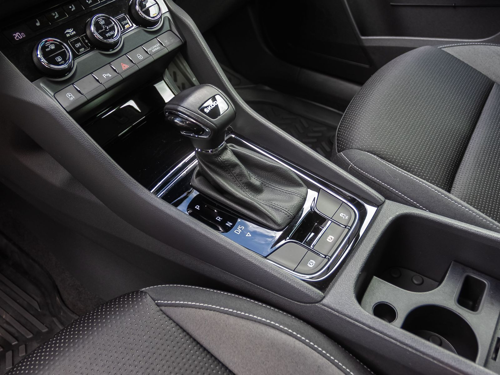 Skoda Karoq Tour 1.5TSI ACC Navi EPH LED CarPlay