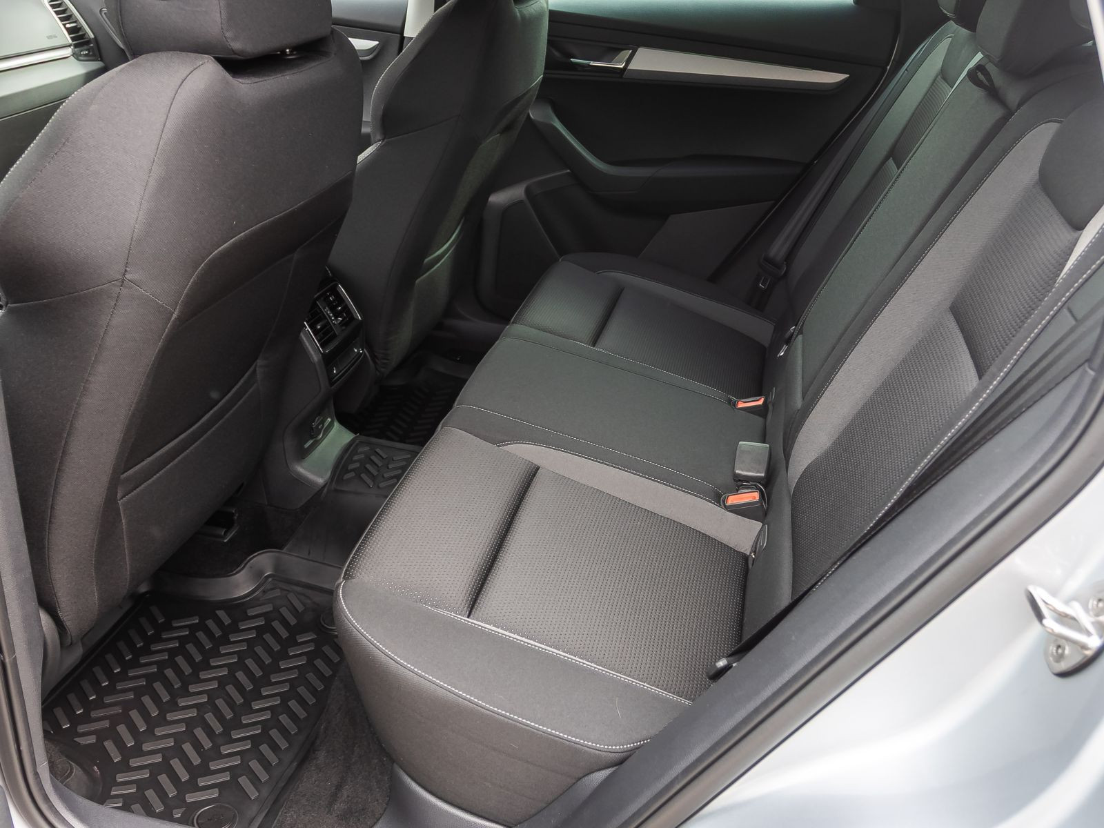 Skoda Karoq Tour 1.5TSI ACC Navi EPH LED CarPlay