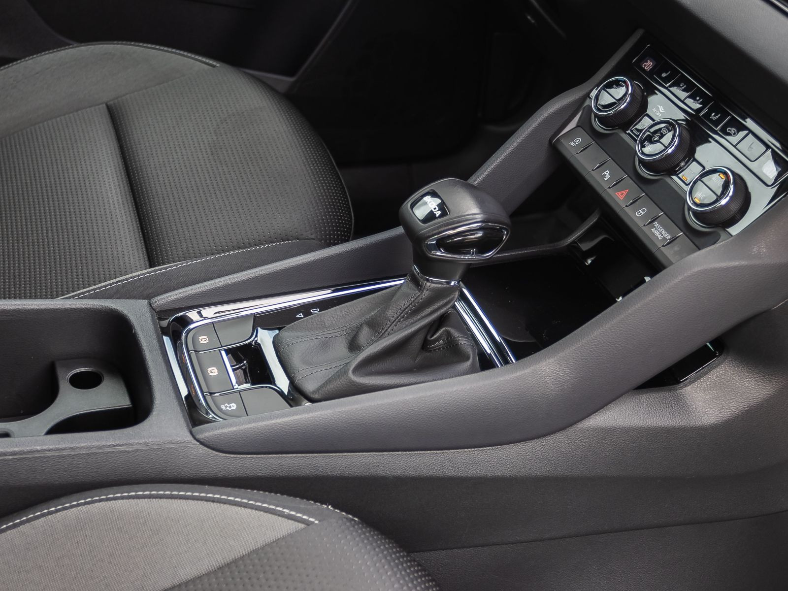 Skoda Karoq Tour 1.5TSI ACC Navi EPH LED CarPlay
