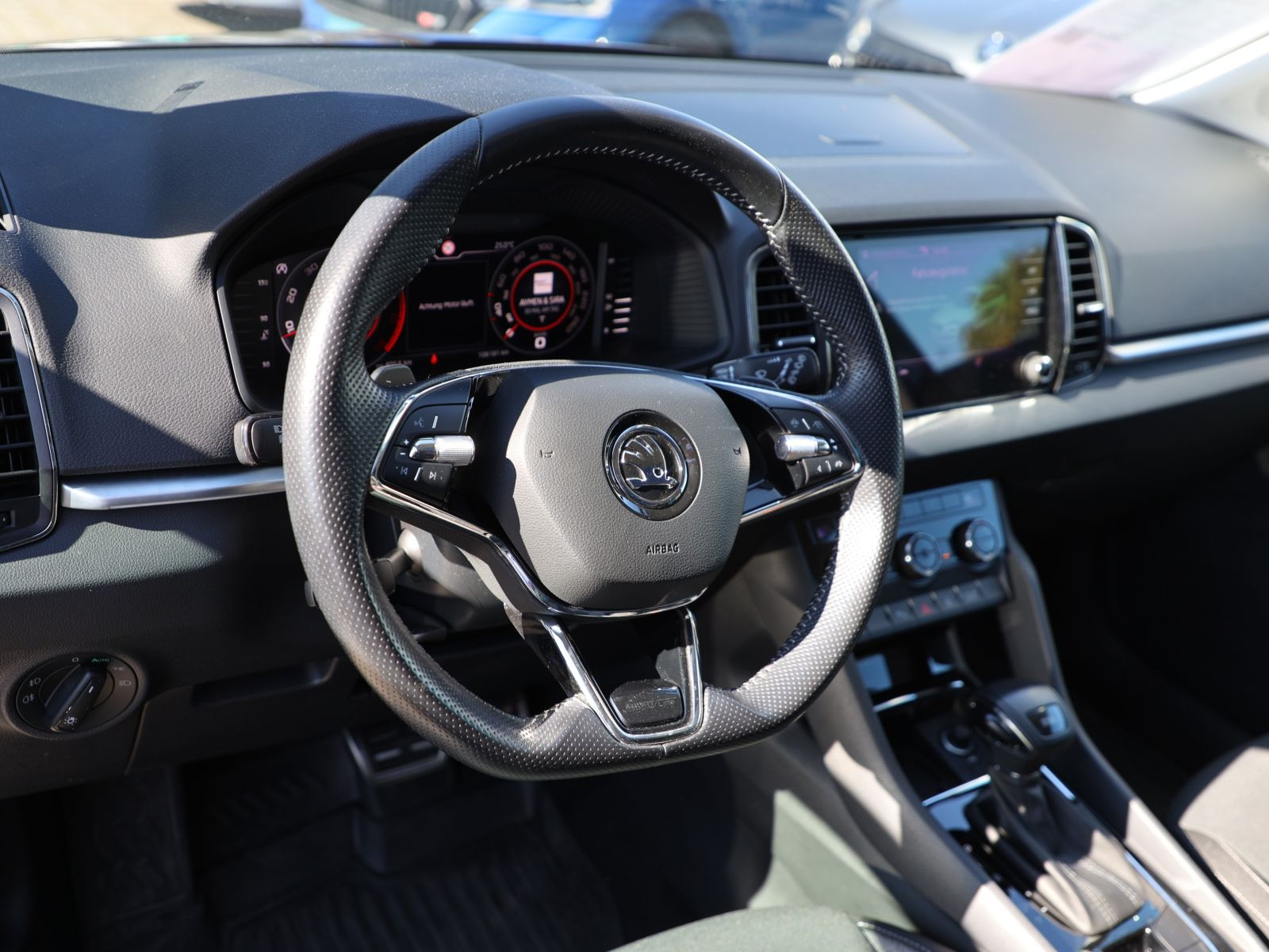 Skoda Karoq Drive 125 1.5TSI ACC NAVI AHK Panorama