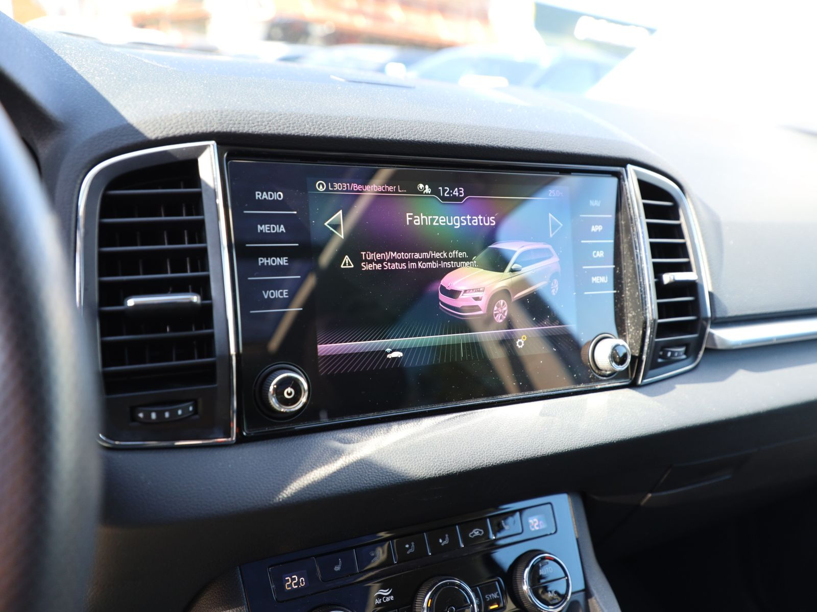 Skoda Karoq Drive 125 1.5TSI ACC NAVI AHK Panorama