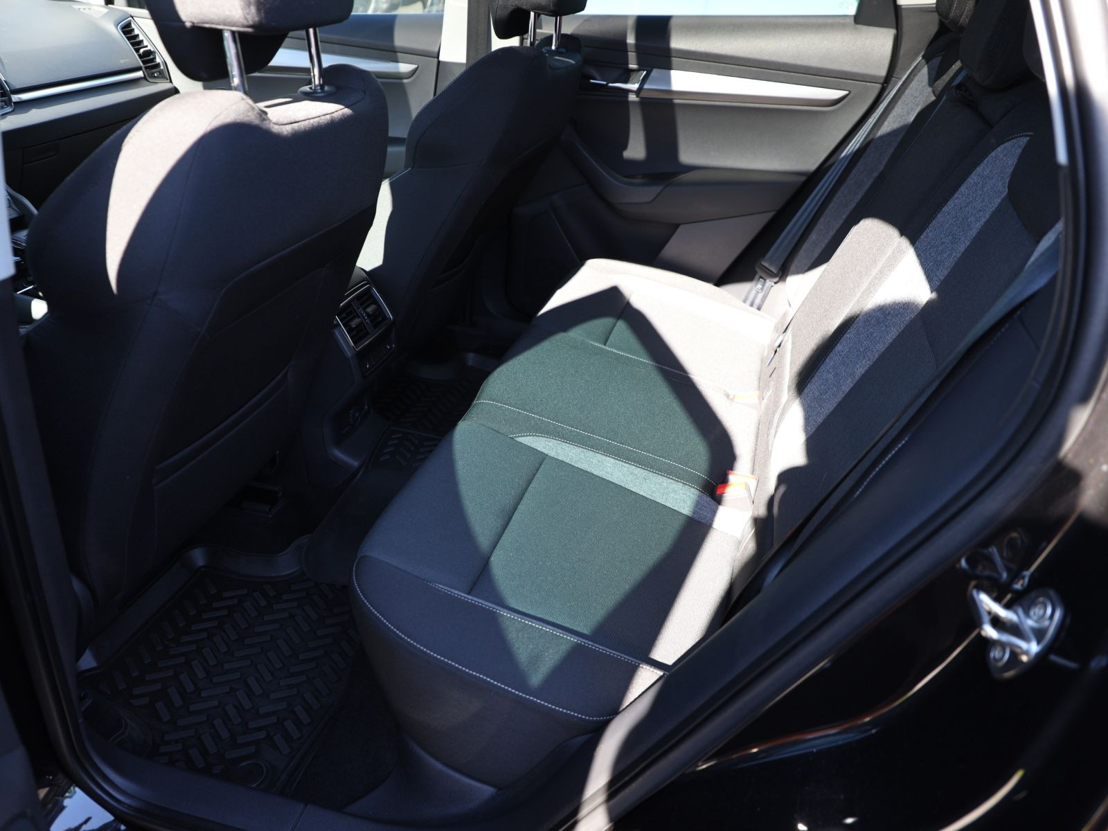Skoda Karoq Drive 125 1.5TSI ACC NAVI AHK Panorama