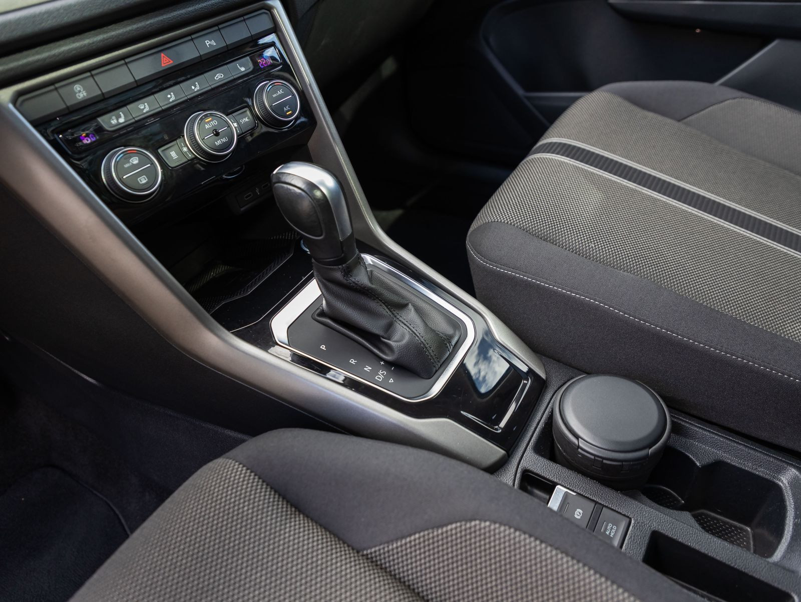 Volkswagen T-Roc 1.5 TSI DSG Style LED AHK ACC Standhzg