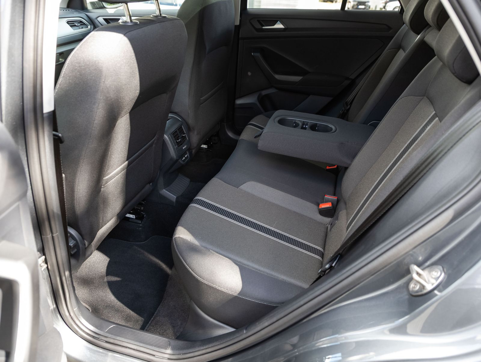 Volkswagen T-Roc 1.5 TSI DSG Style LED AHK ACC Standhzg
