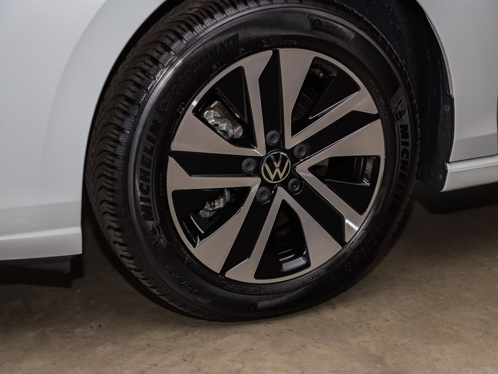 Volkswagen Golf VIII 1.5 eTSI DSG ENERGY, Navi, LED, Rückfahrkamera, App-Connect