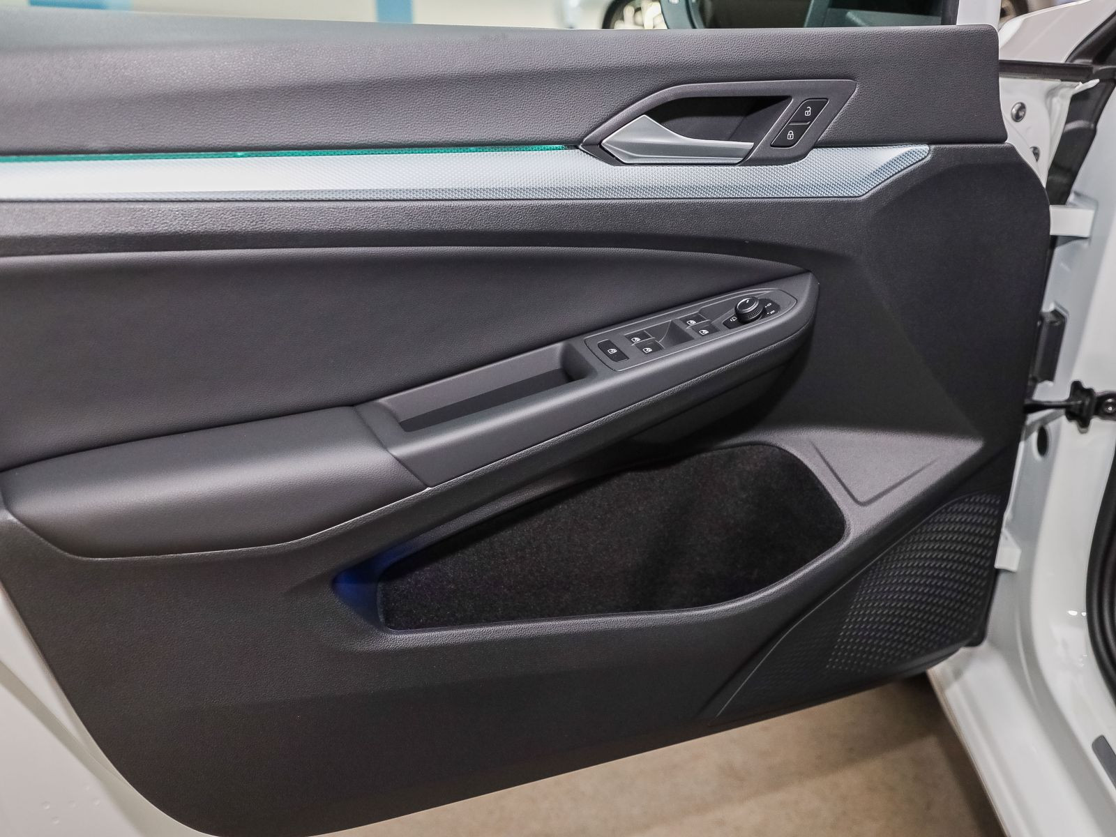 Volkswagen Golf VIII 1.5 eTSI DSG ENERGY, Navi, LED, Rückfahrkamera, App-Connect