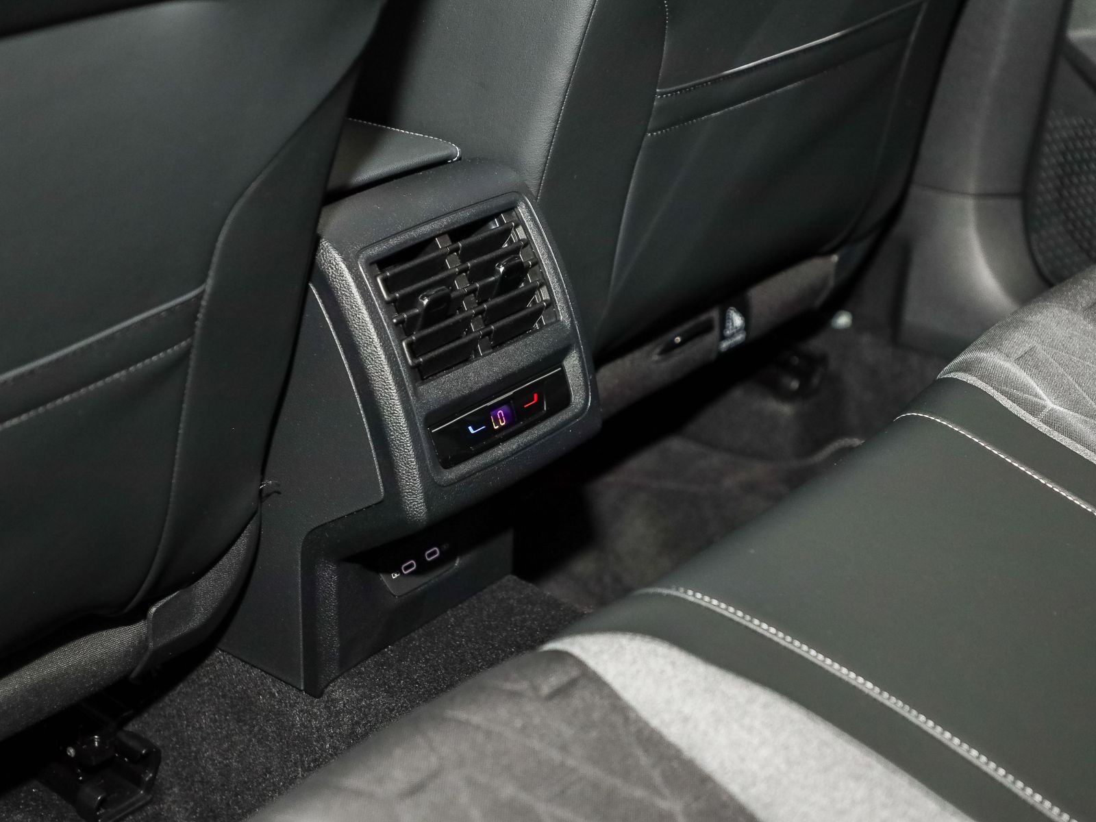 Volkswagen Golf VIII 1.5 eTSI DSG ENERGY, Navi, LED, Rückfahrkamera, App-Connect