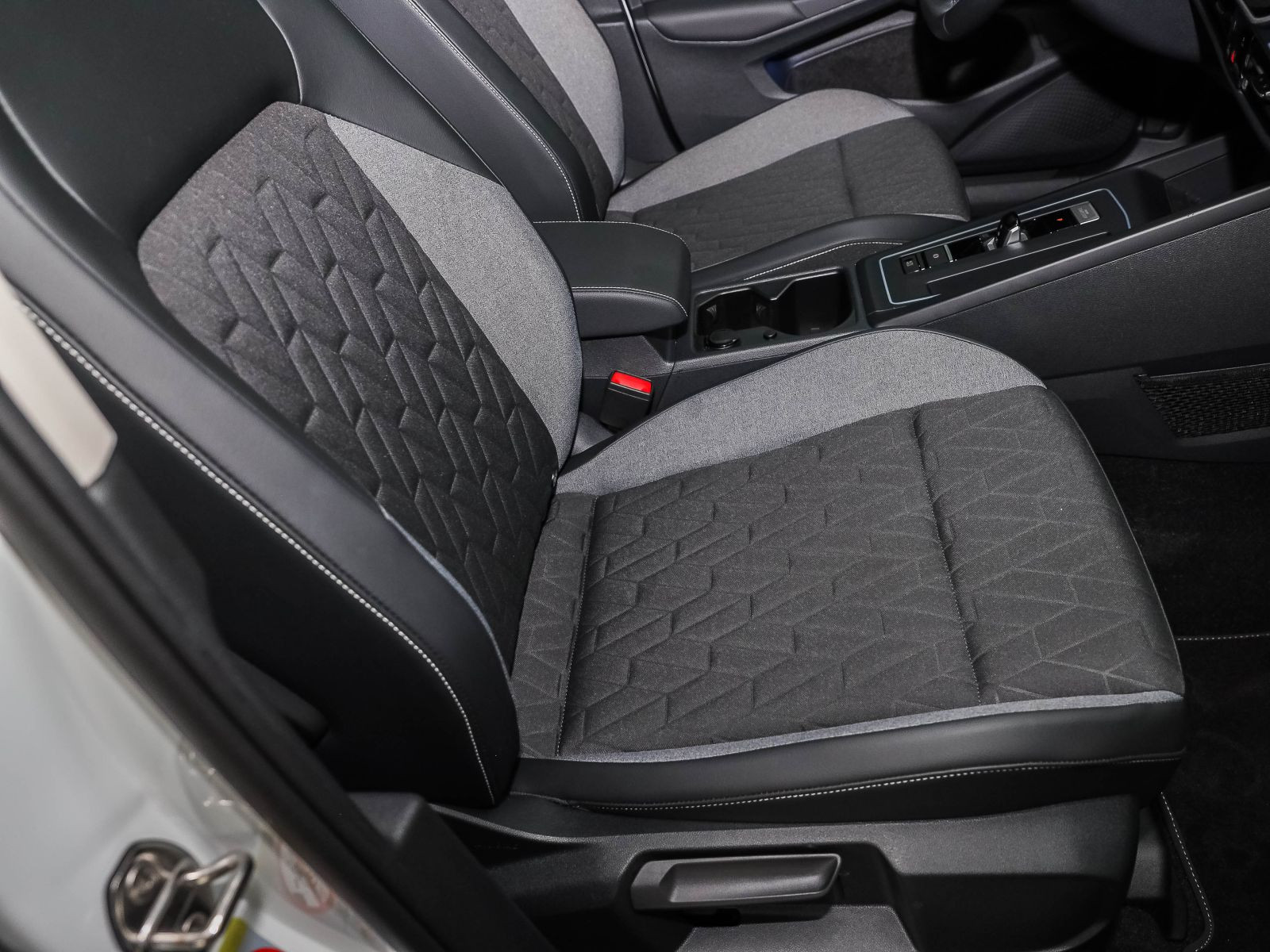 Volkswagen Golf VIII 1.5 eTSI DSG ENERGY, Navi, LED, Rückfahrkamera, App-Connect
